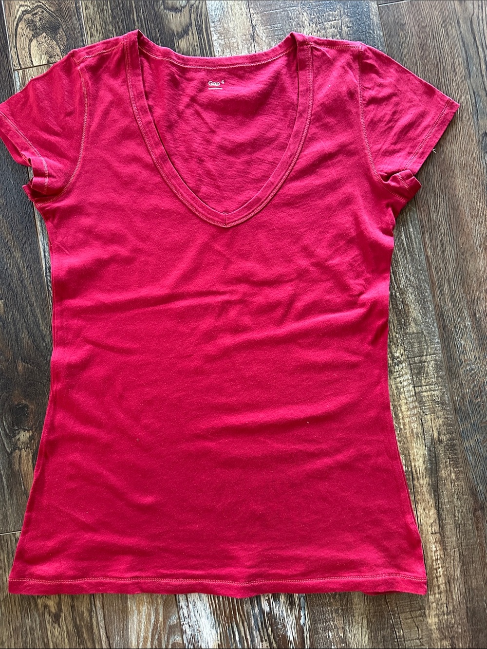 GAP Women's V-Neck Tee - Bright Red
